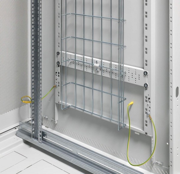 Triton 19"zbh.Drahtkabelführungsrinne incl. Mont.leisten, 27/32/37HE Tiefe 1200, schwarz, für RMA-N1/RZA-N1/RTA/RYA/RDA, Rinne 300x50,